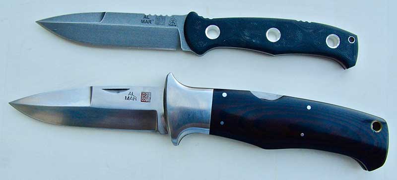 Mini SERE Operator fixed blade (top) and SERE folder (bottom) illustrate their difference in size. 