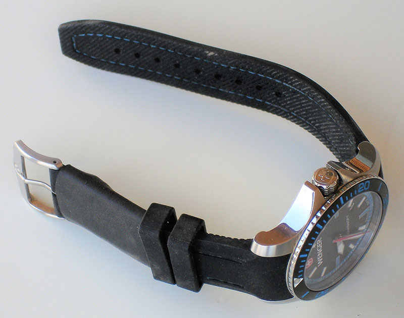Here on Wenger Seaforce dive watch, A-K Band is designed to let you carry escape tools in your watchband.