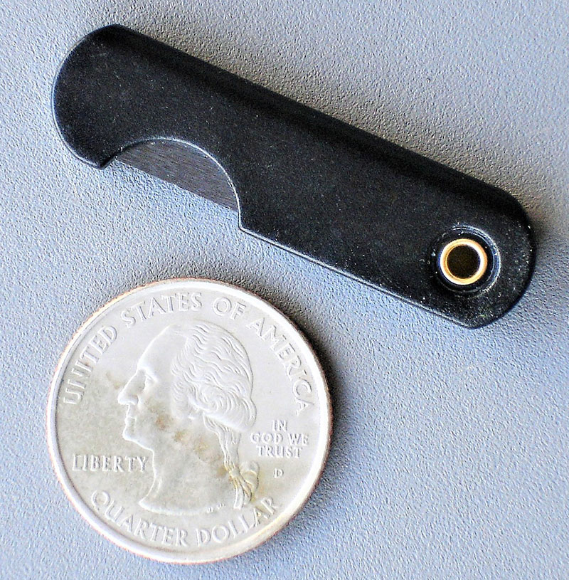 Gearward Ceramic Escape Knife is designed as a backup blade for use in case of kidnapping. CEK has a razor-sharp ceramic blade with 1.25-inch cutting edge. Ceramic doesn't have magnetic signature and stays sharper 10 times longer than steel. Plus it’s obviously very small and stealthy!