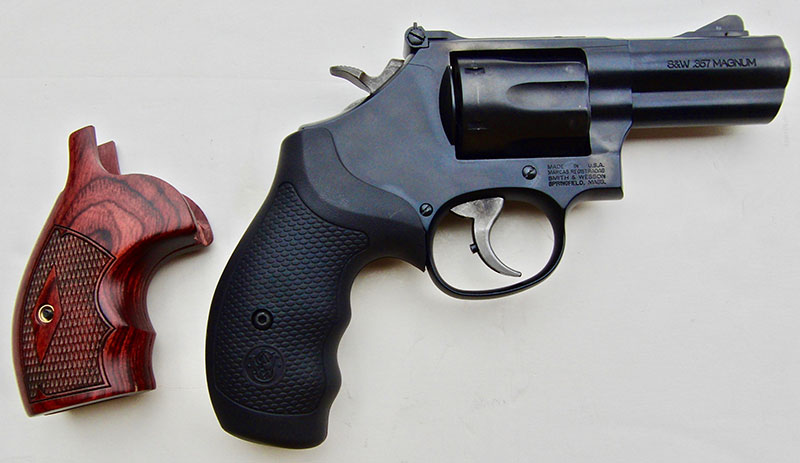 Model 19 Carry Comp comes with set of fancy checkered wood grips and set of rubber grips. The latter cushions recoil better.