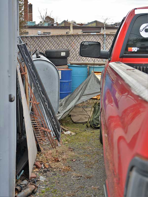 Being able to scan the environment is essential for safety. This shelter still has an opening to the side that allows its user to see anyone approaching from the side of the truck.