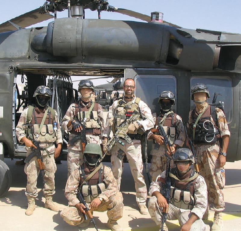 Iraq,-2005-author-with-members-of-his-Iraqi-Strike-Company
