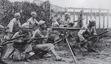 Sailors-armed-with-’03s-and-Colt-M1895-machine-gun-during-1914-invasion-of-Vera-Cruz,-Mexico