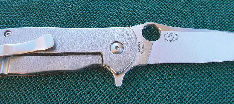 Spyderco-Advocate-features-secure-R.I.L.-frame-lock