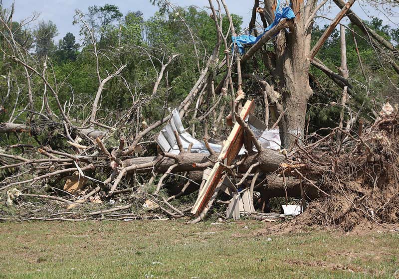 Aftermath-of-deadly-tornadoes-that-passed-through-Alabama-in-2011