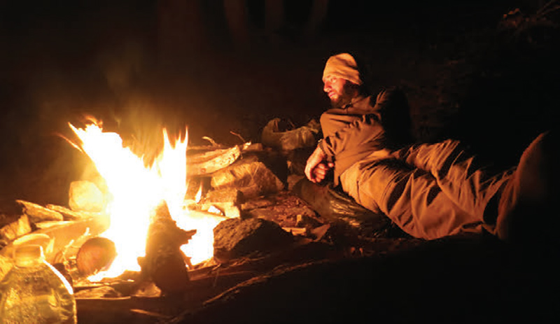 Author-uses-long-fire-for-warmth-when-sleeping-without-a-blanket-or-sleeping-bag