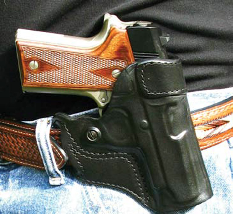 Colt-New-Agent-parked-in-Desantis-Sky-Cop-crossdraw-leather-holster