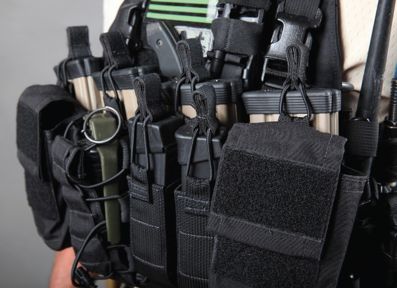 D3CR-was-built-to-be-worn-as-a-stand-alone-system-with-detachable-H-harness