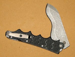 Folder-retains-all-features-of-fixed-blade-in-a-slightly-smaller-package