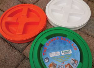 Gamma-Seal-Lid-fits-any-3.5--to-seven-gallon-plastic-bucket-and-provides-an-easy-spin-on