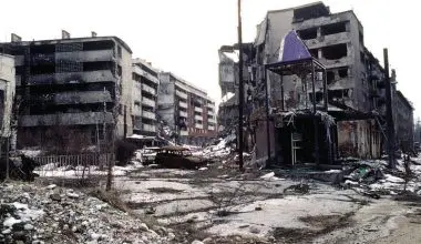 Grbavica,-a-neighborhood-in-Sarajevo,-four-months-after-Dayton-Peace-Accord-officially-ended-war-in-Bosnia