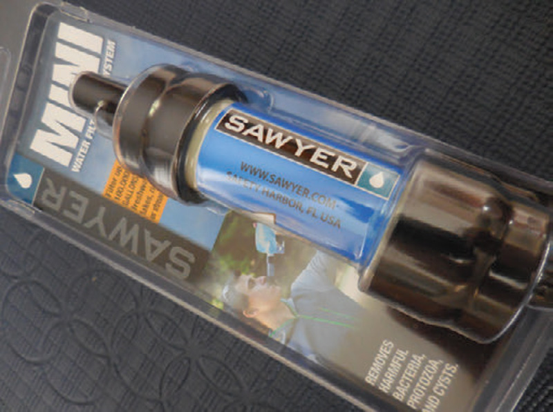 Lightweight-portable-Sawyer-MINI-Water-Filter-can-produce-many-gallons-of-safe-drinking-water