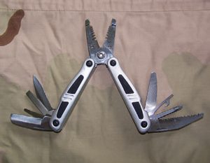 Northern-Tool’s-Klutch-electrician’s-multi-tool