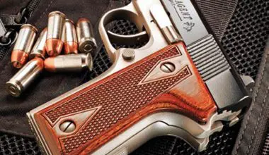 Richly-finished-wood-grips-contrast-nicely-with-two-tone-Robar-finishes