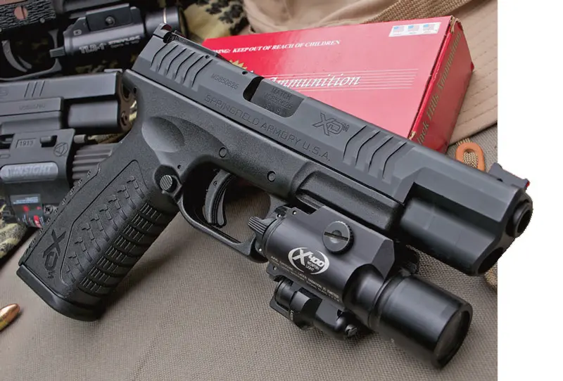 Springfield-Armory-XDM-5.25-with-SureFire-X400-weaponlight