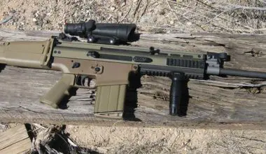 Dark-Earth-FN-SCAR-Heavy-MK17S-blends-well-with-railroad-tie-in-the-Arizona-desert