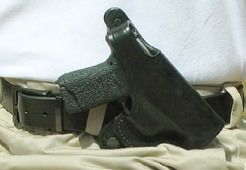 Designed-for-driving-or-sitting,-APG-LI-security-leather-CD-sheath-positions-ROBAR-G42-between-hip-and-navel