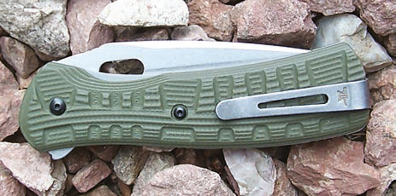 Vantage-Force-knives-feature-reversible-clip