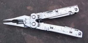 blades-that-fully-open-one-handed