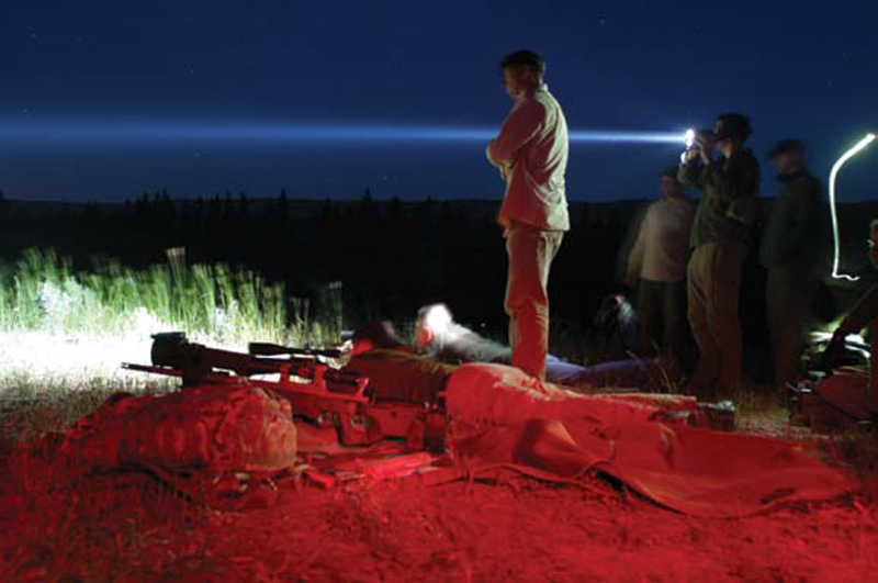 Shooter-engages-target-at-500-yards-illuminated-by-SureFire-Hellfighter-Heavy-Gun-WeaponLight
