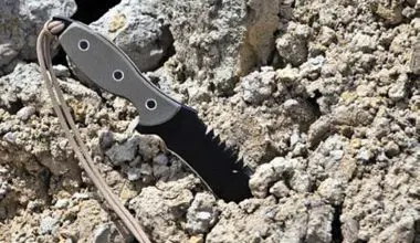 Suenami-7-includes-Grayman’s-utilitarian-sawback-edge-and-G-10-scales