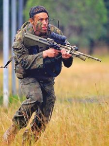 Australian-soldier-with-Austeyr-version-of-AUG-used-in-that-country