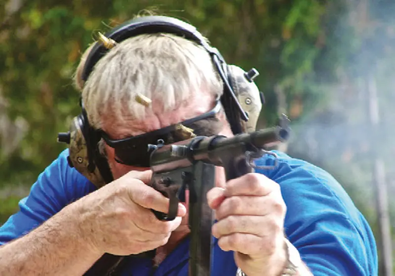 Foregrip,-as-well-as-M42’s-weight,-make-it-surprisingly-comfortable-when-firing-bursts