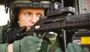 RAF-Regiment-sniper-assigned-to-heliborne-sniper-team-for-London-Olympics-sights-through-EOTech-sight-mounted-on-his-L128A1