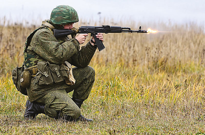 Russian-soldier-of-Internal-Troops-fires-AK-74M