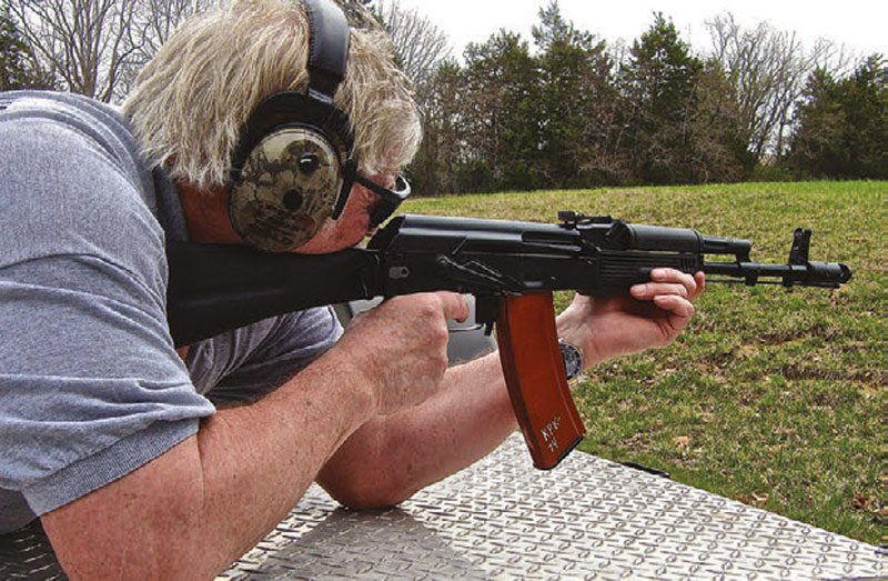 Thompson-shoots-AK-74M-from-prone-position